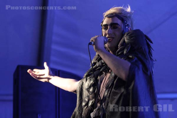 PATRICK WOLF - 2009-07-29 - PAREDES DE COURA (Portugal) - Praia do Tabuao - 